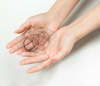 Skillnaden mellan [håravfall] och [normalt håravfall]!